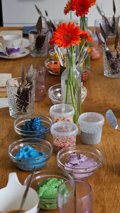 Cake painting tools and buttercream